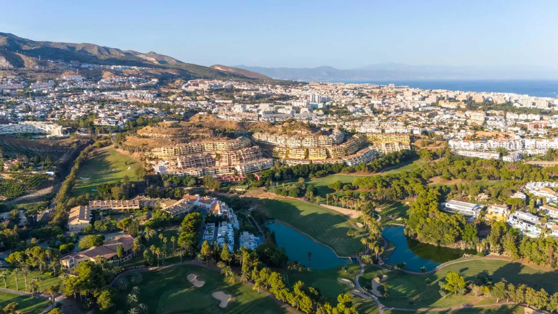 ABELIAS – Luksusowe apartamenty z widokiem na morze i pole golfowe